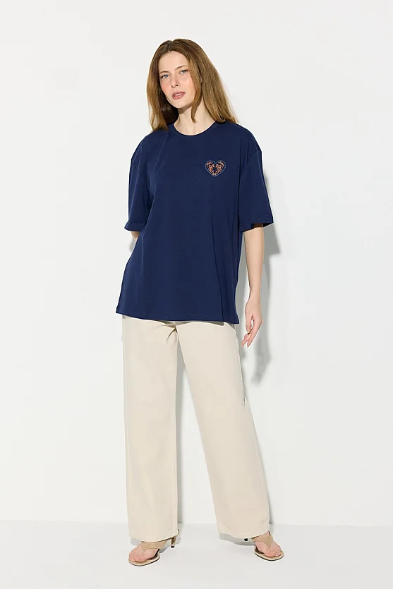 Kalp Nakışlı Oversize Pamuk T-shirt - Lacivert - Gusto