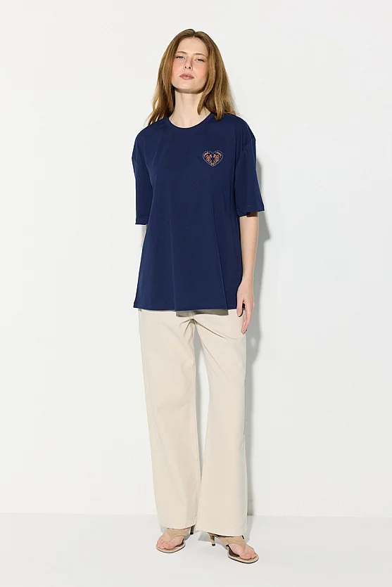 Kalp Nakışlı Oversize Pamuk T-shirt - Lacivert - Gusto