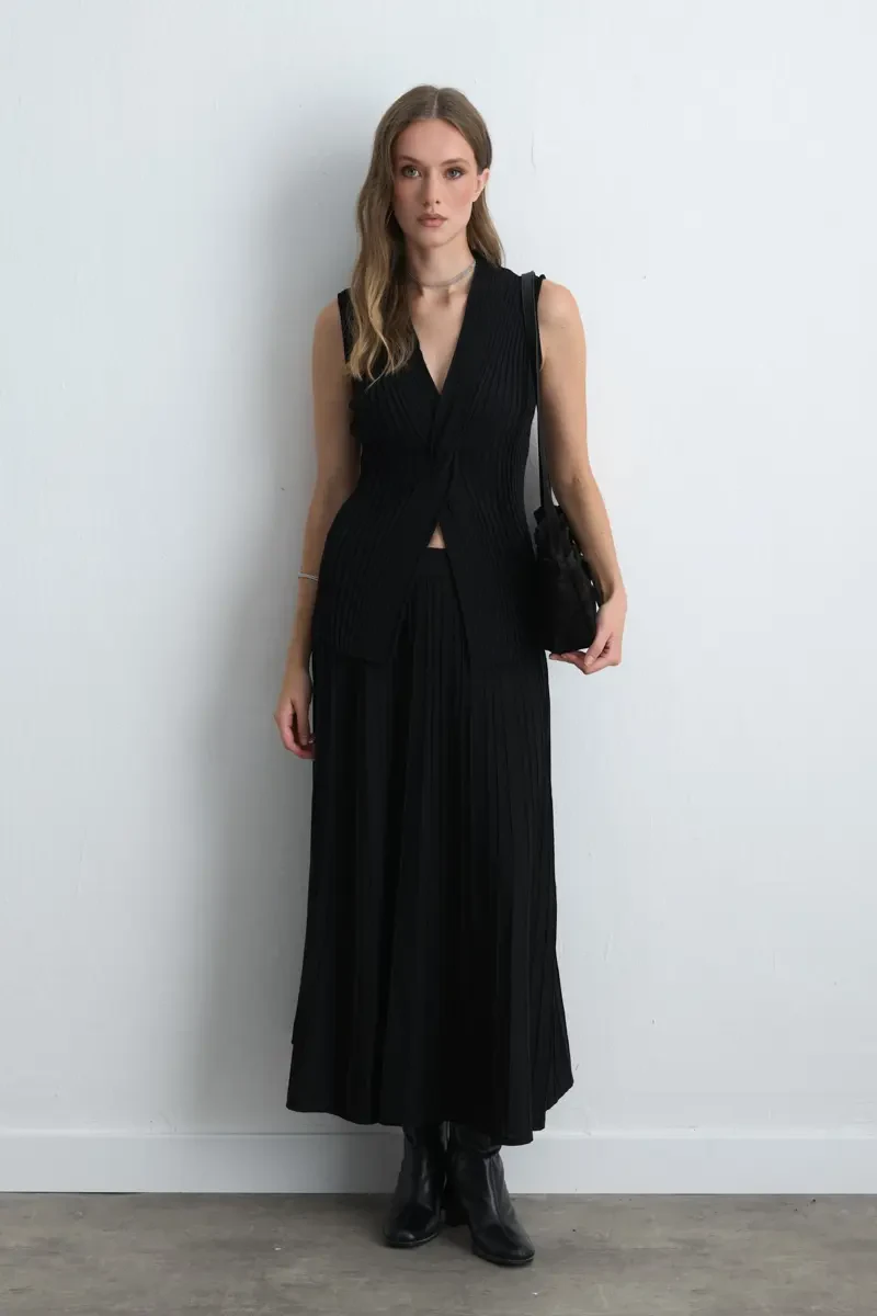 Knot Detail Viscose Knit Blouse - Black - 1