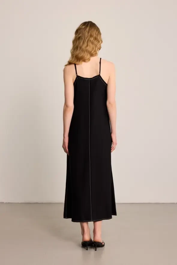 Kontrast Dikişli Askılı Uzun Elbise - Siyah - Gusto