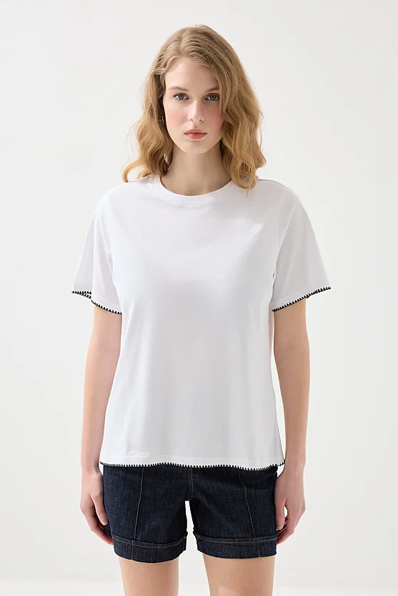 Kontrast Nakış Detaylı Pamuk T-shirt - Beyaz - 1