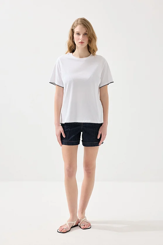 Kontrast Nakış Detaylı Pamuk T-shirt - Beyaz - Gusto