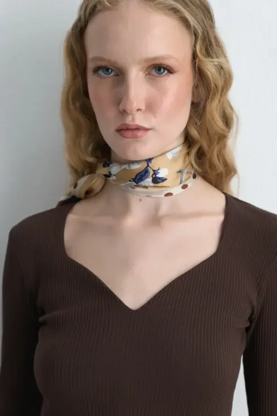 Large Scarf with Polka Dot and Floral Print - Beige - Gusto