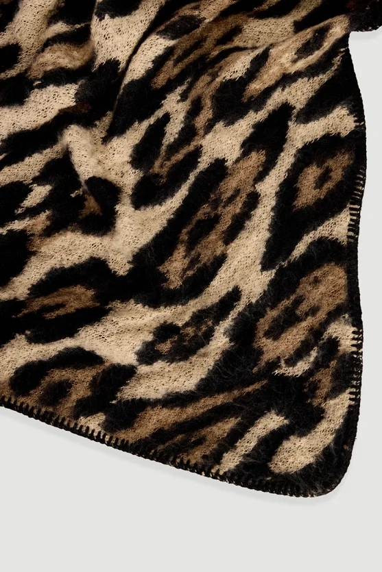 Leopar Desenli Üçgen Şal - Siyah - Gusto