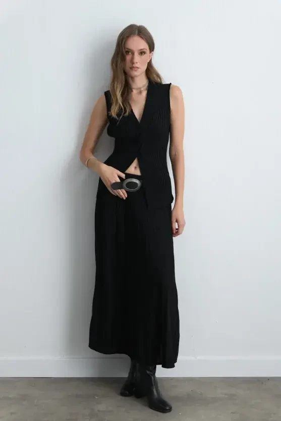 Long Pleated Knit Skirt - Black - 2