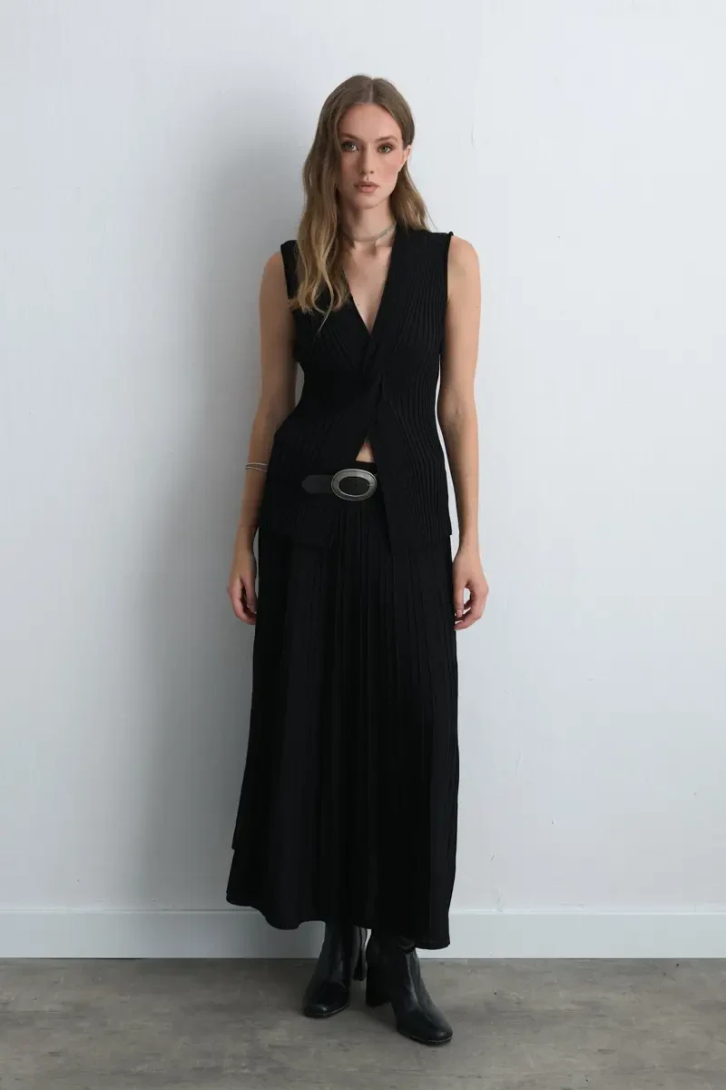 Long Pleated Knit Skirt - Black - 1
