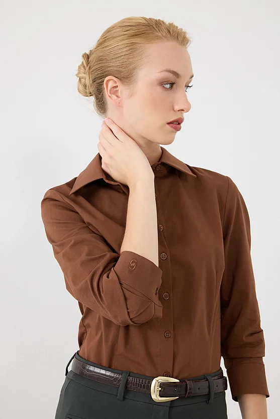 Manşeti Nakış Detaylı Slim Fit Koton Gömlek - Kahverengi - Gusto
