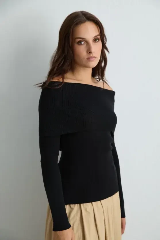 Off-Shoulder Knit Blouse - Black - Gusto
