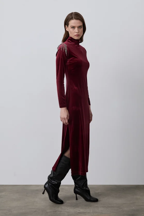 Omuzları Akseuarlı Kadife Gece Elbisesi - Bordo - 4
