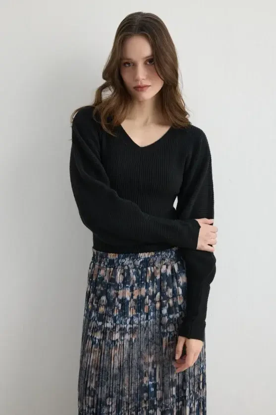 Patterned Long Pleated Skirt - Navy Blue - Gusto