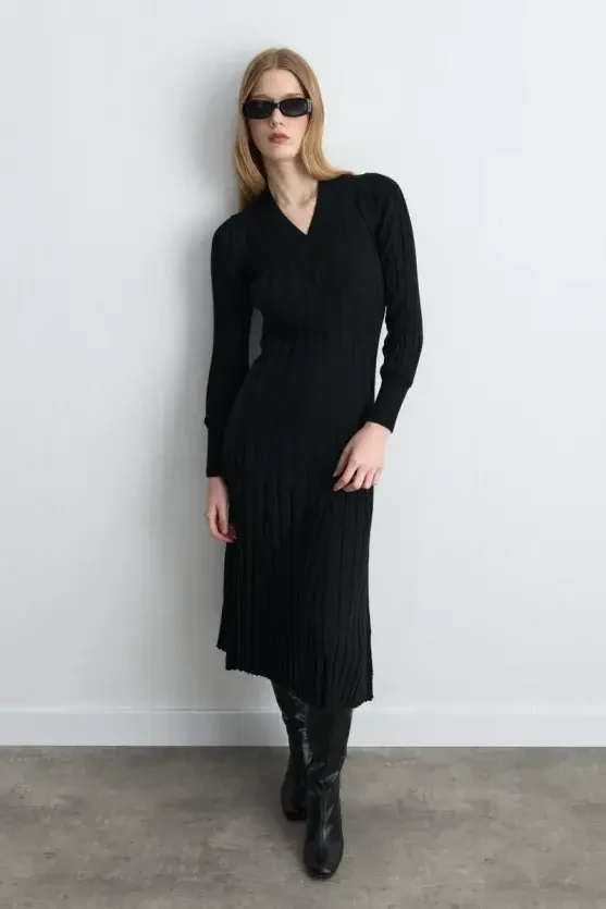 Ribbed Knit Wool Dress - Black - 3