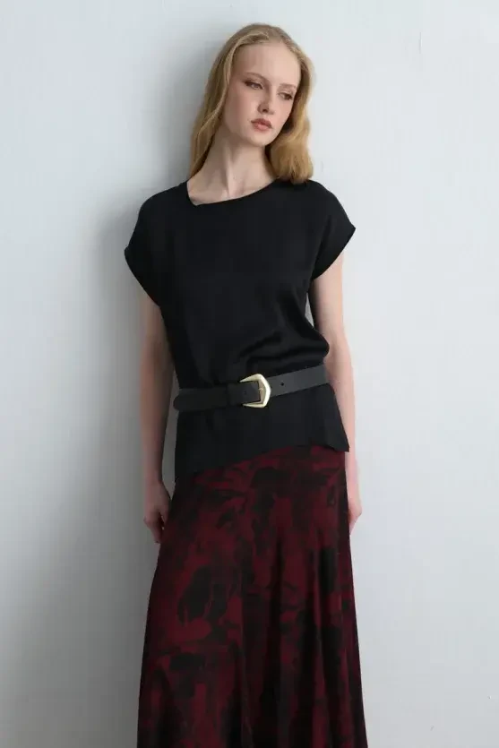 Round Neck Satin Front Viscose T-Shirt - Black - Gusto