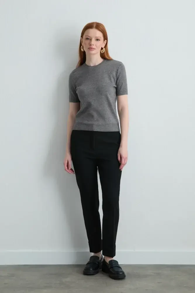 Short-Sleeve Knit Blouse - Gray Gray