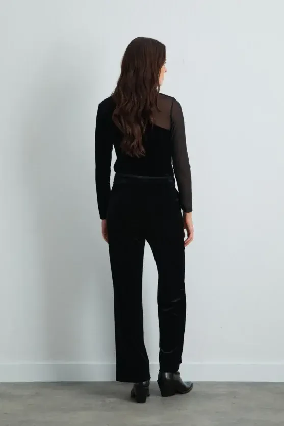 Straight-Leg Velvet Pants - Black - Gusto