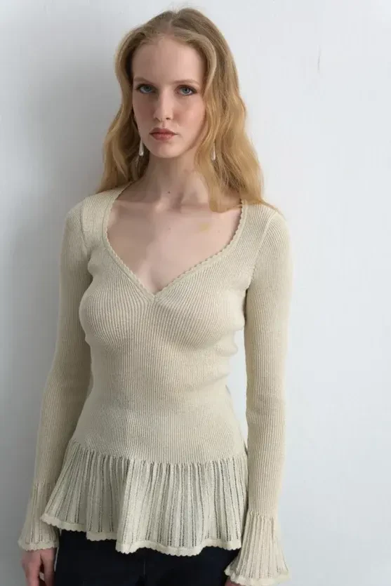 Sweetheart Neck Ruffled Knit Blouse - Gold - Gusto