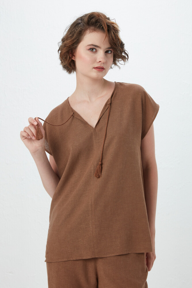 Tassel Detailed Linen Blouse - Milky Coffee - Gusto