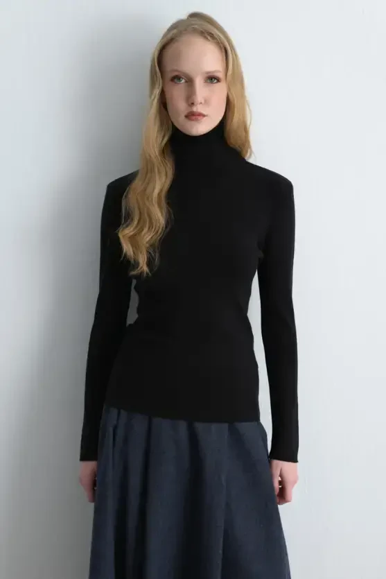 Turtleneck Basic Knit - Black - Gusto