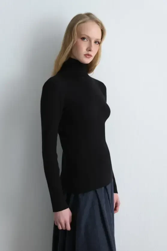 Turtleneck Basic Knit - Black - Gusto
