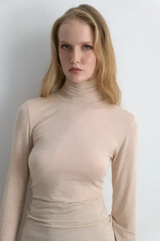 Turtleneck Cashmere Shimmer Blouse - Ecru - Gusto