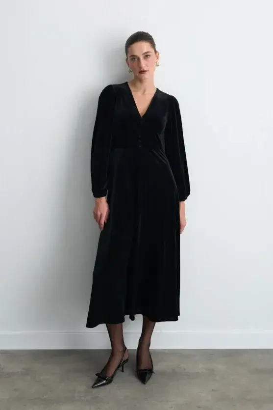 V-Neck Long Velvet Dress - Black - Gusto