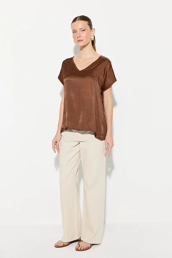 V Yaka Önü Saten Tshirt - Kahverengi - 2