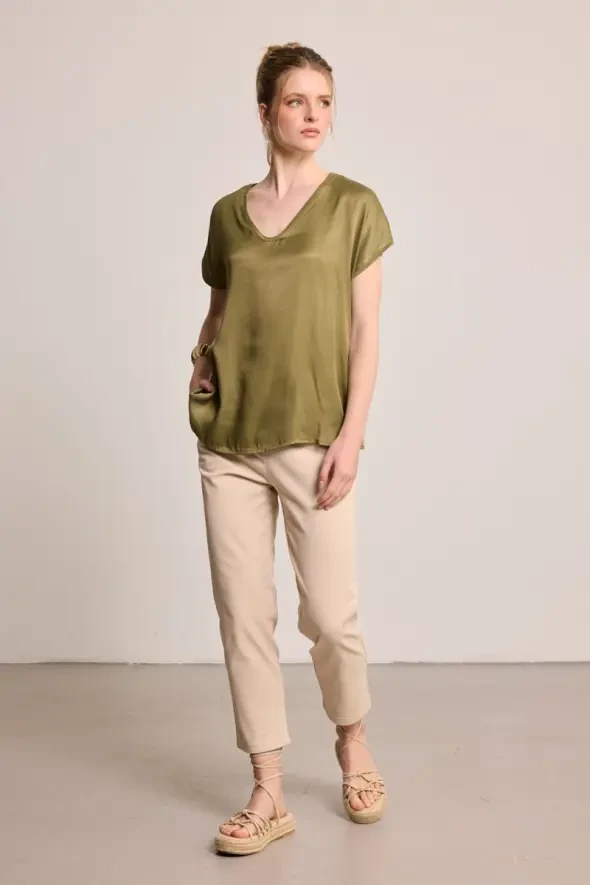 V Yaka Önü Saten Tshirt - Haki - 3
