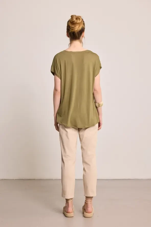 V Yaka Önü Saten Tshirt - Haki - 4