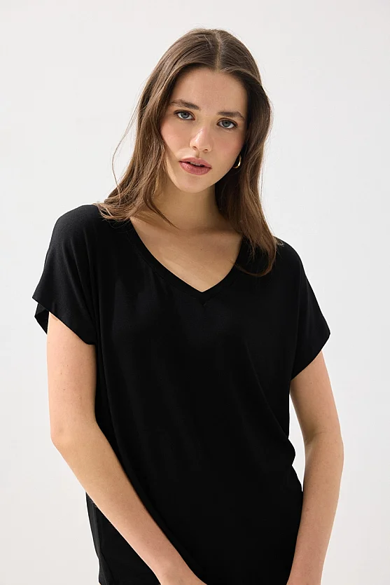 V Yaka Rahat Kesim Bambu Tshirt - Siyah - Gusto