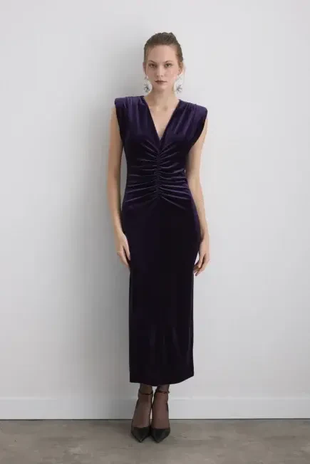 V Yakalı Uzun Kadife Abiye Elbise - Mürdüm Mürdüm