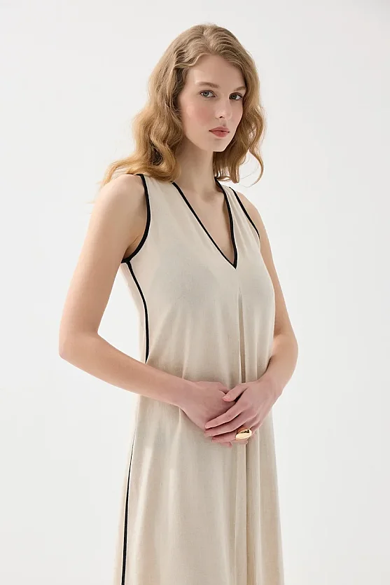 V Yakalı Uzun Keten Elbise - Bej - Gusto