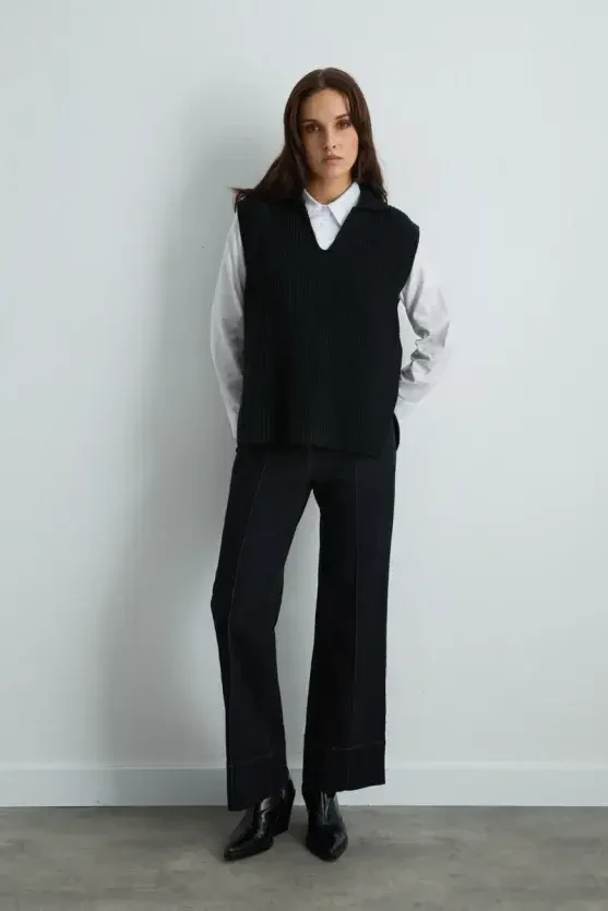 Wool Knit Vest - Black - Gusto