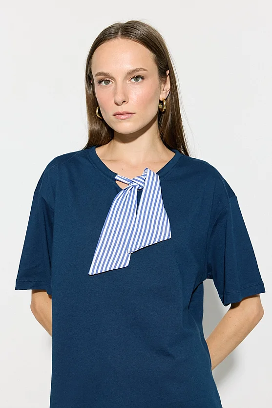 Yakası Fularlı Pamuk T-shirt - Lacivert - 3
