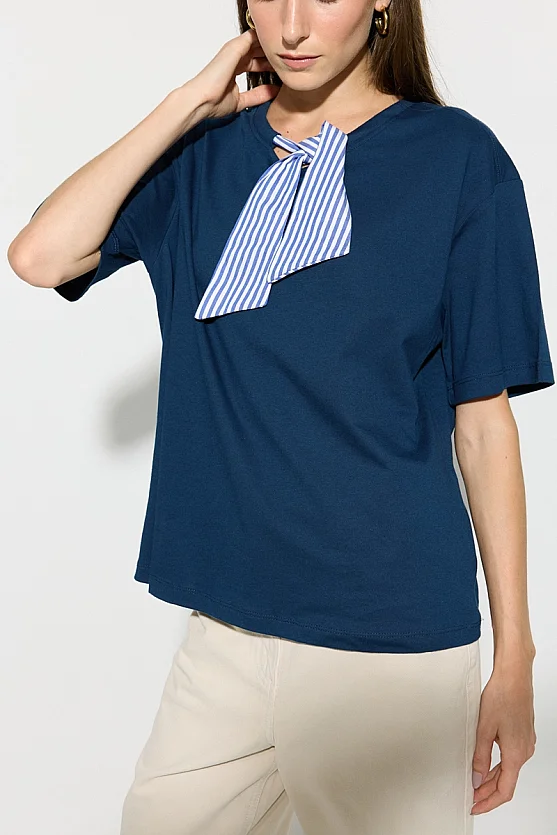 Yakası Fularlı Pamuk T-shirt - Lacivert - 4