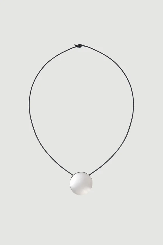 Yuvarlak Metal Aksesuarlı İp Kolye - Gümüş - 1