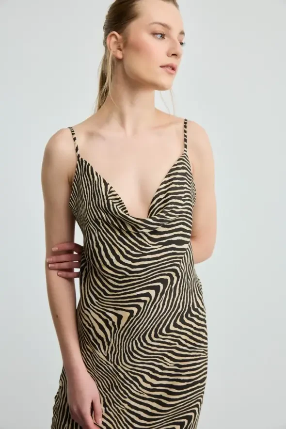 Zebra Desenli Degaje Yakalı Uzun Elbise - Siyah - 5